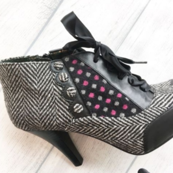 Poetic License Betseys Buttons Oxford Bootie Heels - Picture 3 of 8